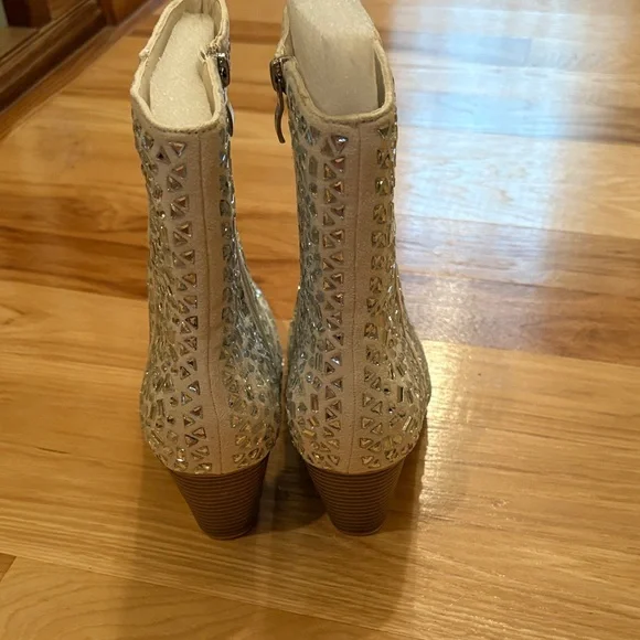 Studded Cream Ankle Boots NWOT - Picture 4 of 5